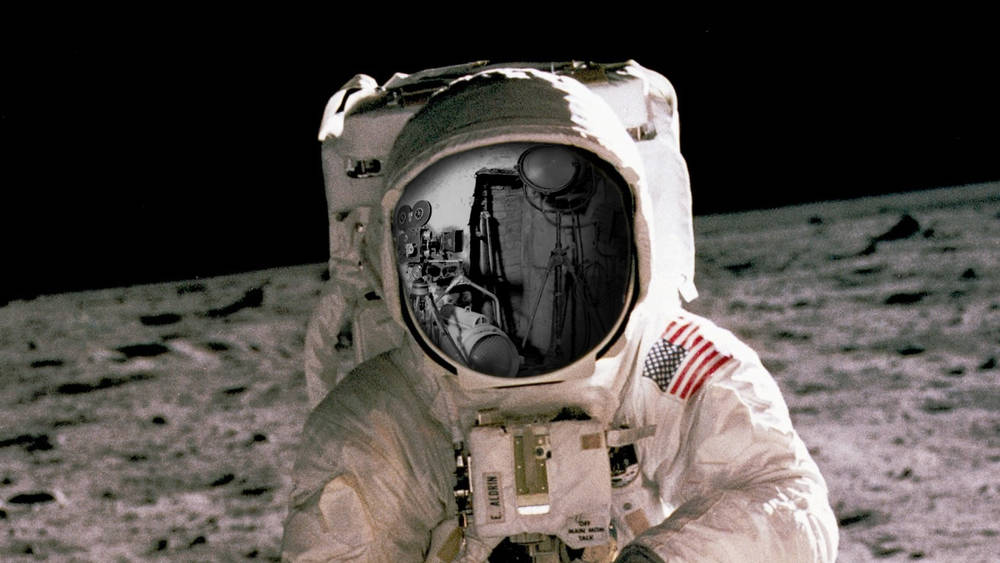 宇航员在月球上的图像