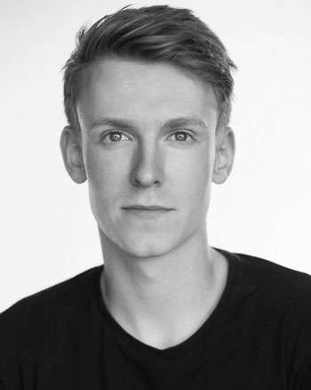 汤姆·格伦尼斯特，市政厅学院2017-18学年最后一年演员＂border=